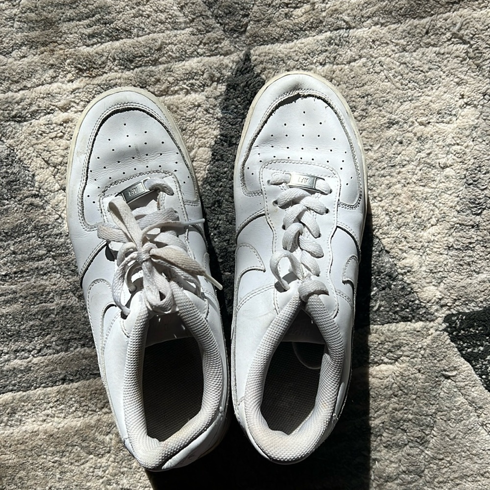 Air Force One in classic white size 7Y.